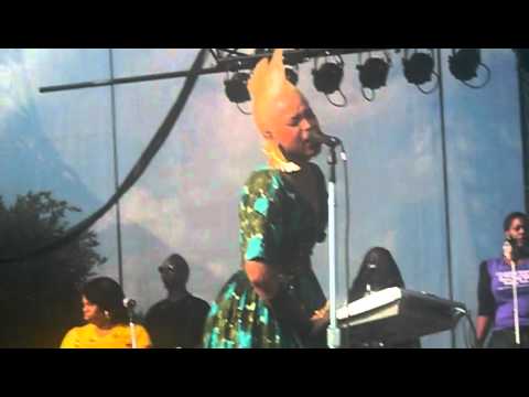 Erykah Badu Apple Tree & Annie (Don't Wear No Pant...