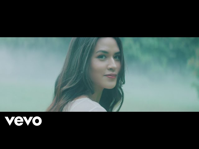 Raisa - Cinta Sederhana (Official Music Video) class=