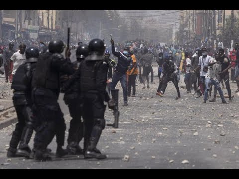 URGENT 🚨 Vi0lentes manifestati0ns à l’UCAD - YouTube