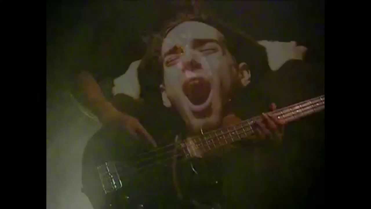 Hate Grenade - Lies (Official Music Video) auf YouTube ansehen Hate Grenade - Lies (Official Music Video) auf YouTube ansehen