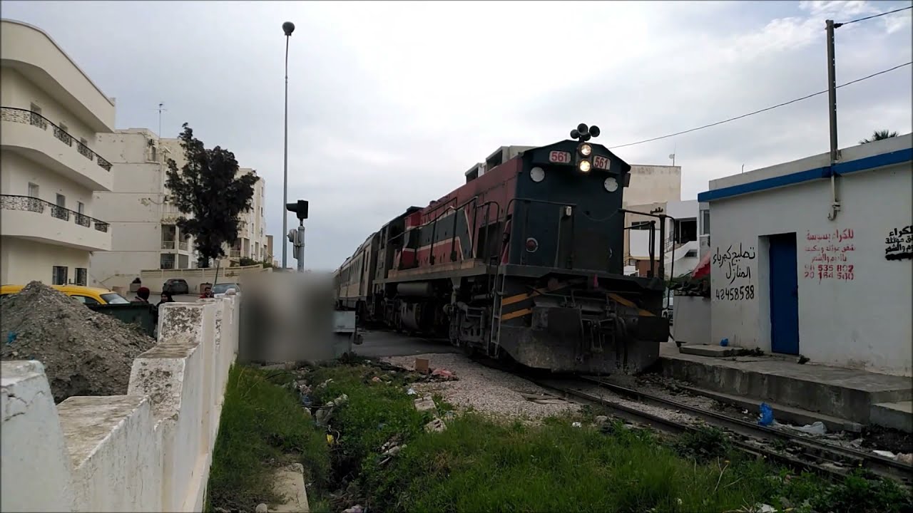 SNCFT : Bell Of Railway Level Crossing  + EMD GT-561 Passing The Crossing Level With Horn