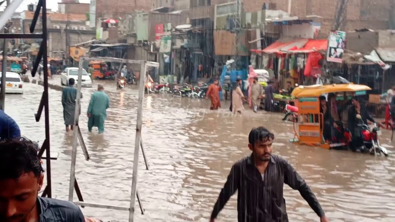 flood disaster in main road moro pakistan 06 july 2022
