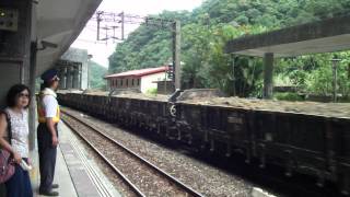 【三貂嶺交會】 E409電力機車+混合貨運列車&EMU600型