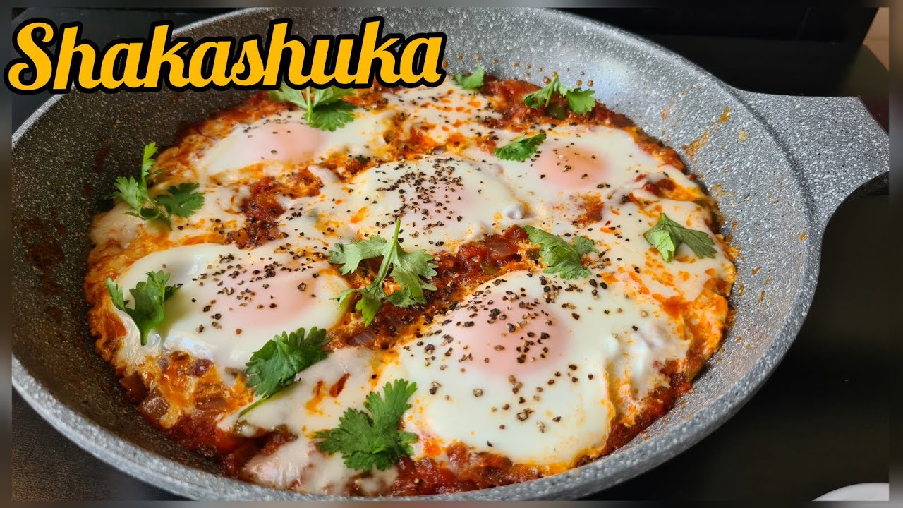 SHAKASHUKA RECIPE BEST BREAKFAST RECIPE POACHED EGG ONE POT MIDDLE