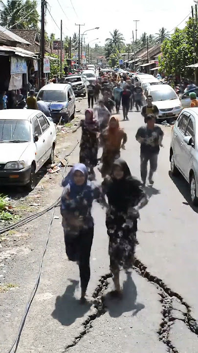 Detik-detik WARGA BERLARIAN SAAT GEMPA TERJADI!_#short#viral#bencana#gempa#nature