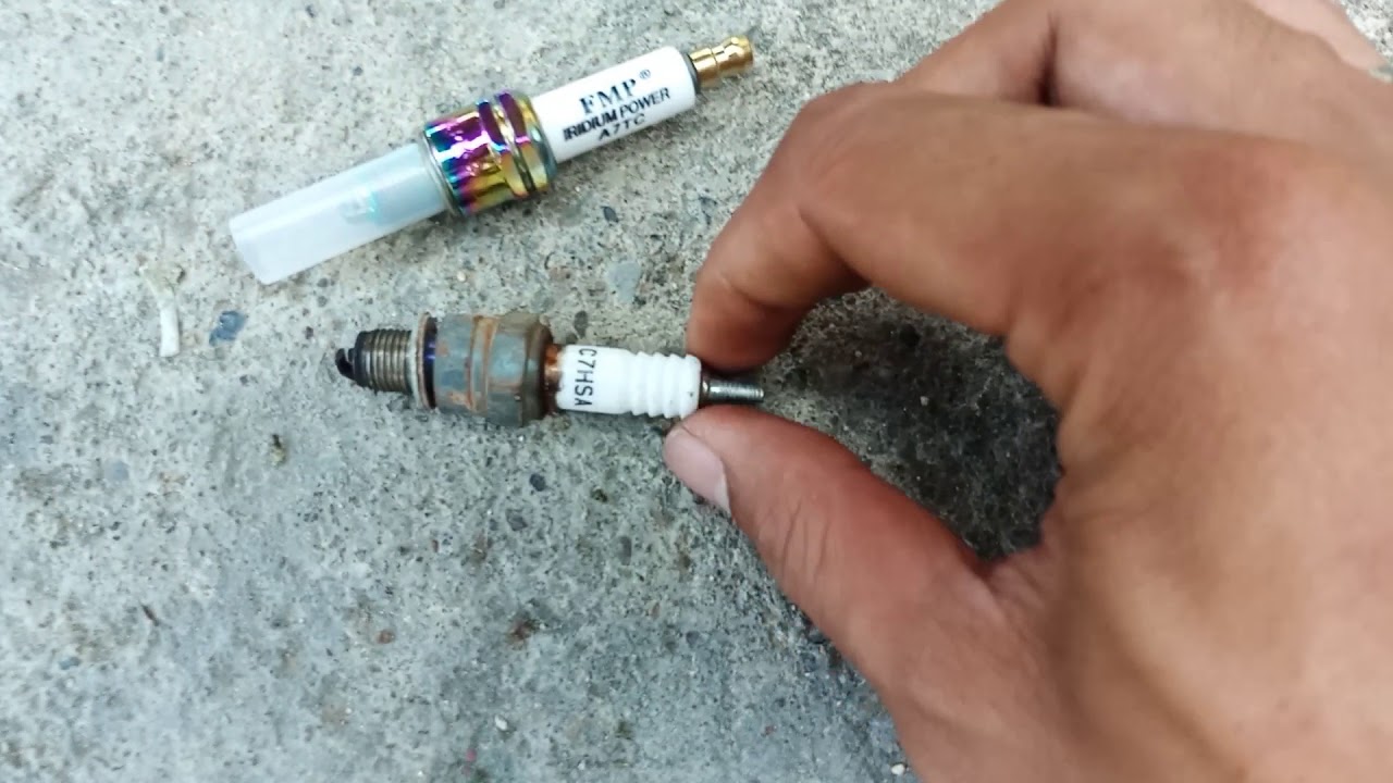 How to change SPARK PLUG z125 YouTube