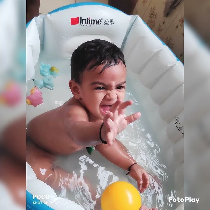 My boy playing with balls in bath tub🛁😃