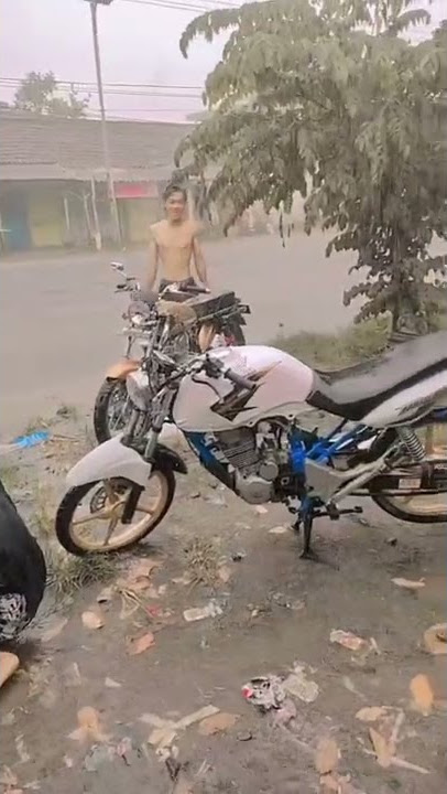 story nyuci motor cb waktu hujan sangar pol. lemes pren😂