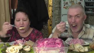 MUKBANG RUSSIA|СЕЛЬДЬ ПОД ШУБОЙ И КАЛЬМАРЫ ФАРШИРОВАННЫЕ|ДОМАШНЯЯ ЕДА|