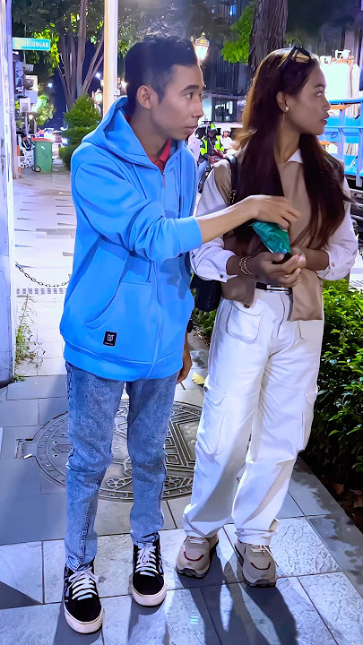 Funny prank make a beautiful girl upset #laugh #comedy #viral