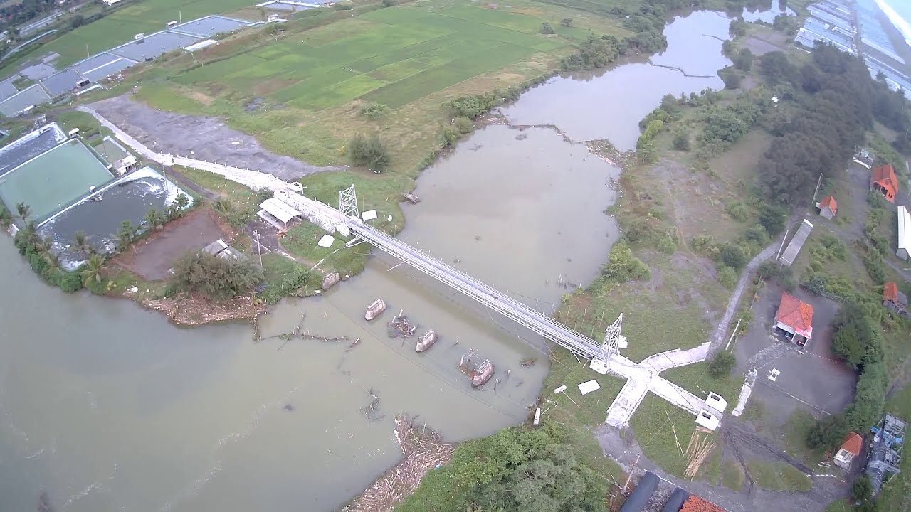 Relaxing Banget Drone MJX Bugs B7 Menjelajahi Pantai Pasir Puncu Purworejo Bonus Jembatan Gantung фото