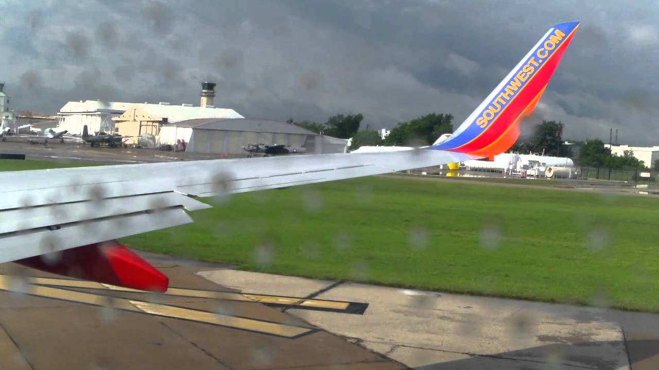 Southwest Airlines (SWA508) Boeing 737-700W take off from Houston Hobby Airport - YouTube