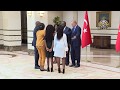 Afrikalı kızlar Erdoğan karşısında öyle nezaketli ki!