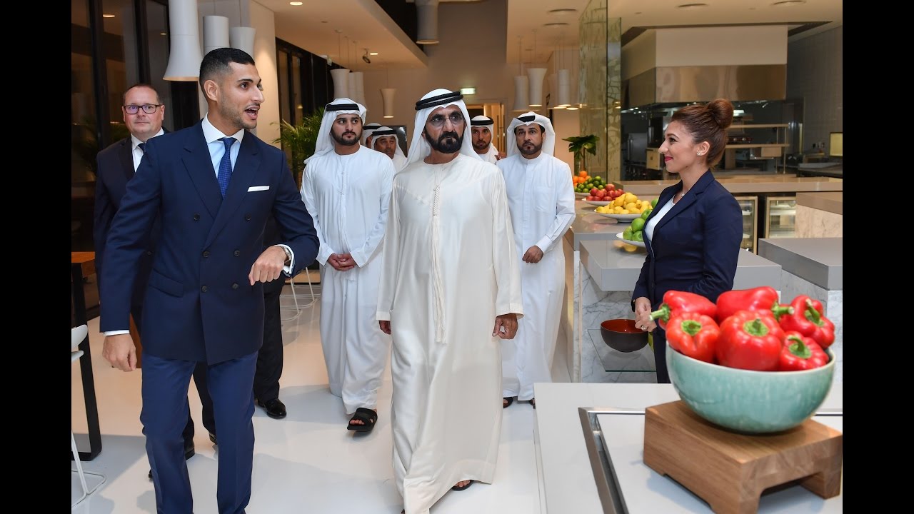 محمد بن راشد يزور مركز 