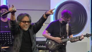 Download lagu GADIS BERTUDUNG PUTIH - MUSS MAY DI KONSERT KENANGAN LALU KLFM 2021