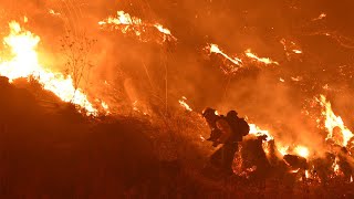 Watch live: as more than 600 firefighters battle getty fire that has
destroyed homes and scorched 500 acres near 405 freeway, officials
provide update. http:...