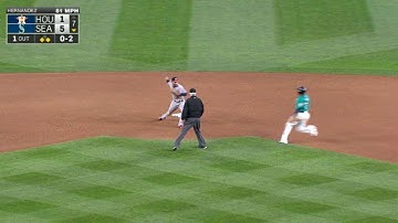 HOU@SEA: Hernandez induces double play to escape jam
