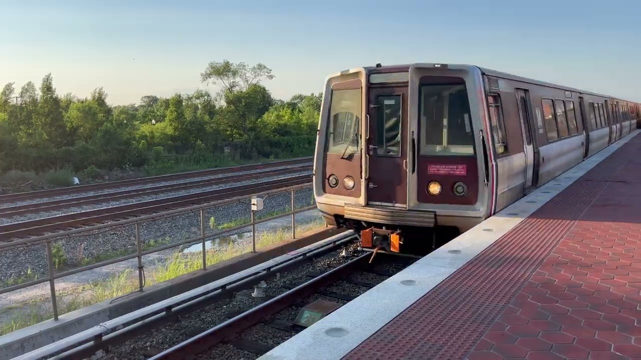 DC Metro (WMATA): mini🔵🟡actions @ Braddock Road