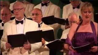 NINA BOBO.Indonesië, Claudia Patacca en Tonnie van der Meché met het Oldenzaals mannenkoor