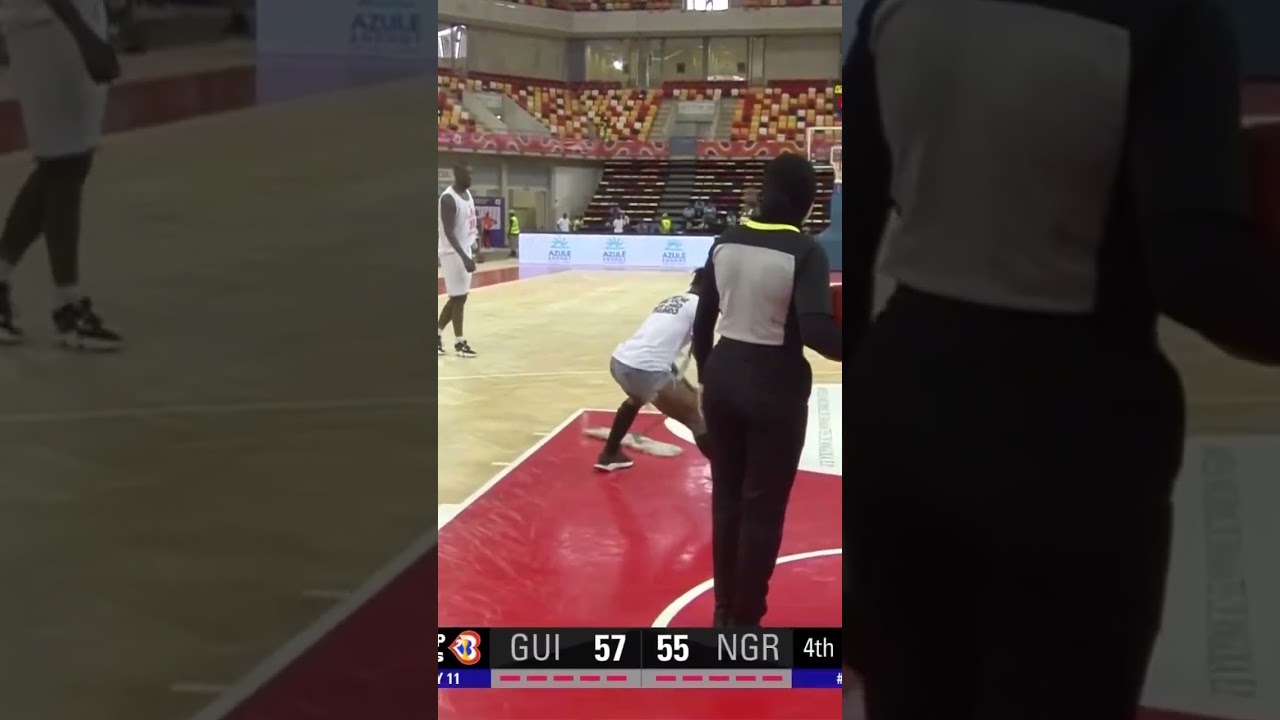 Leaving the stage in style 🕺 Toy “The Mop Guy” is back 👀 