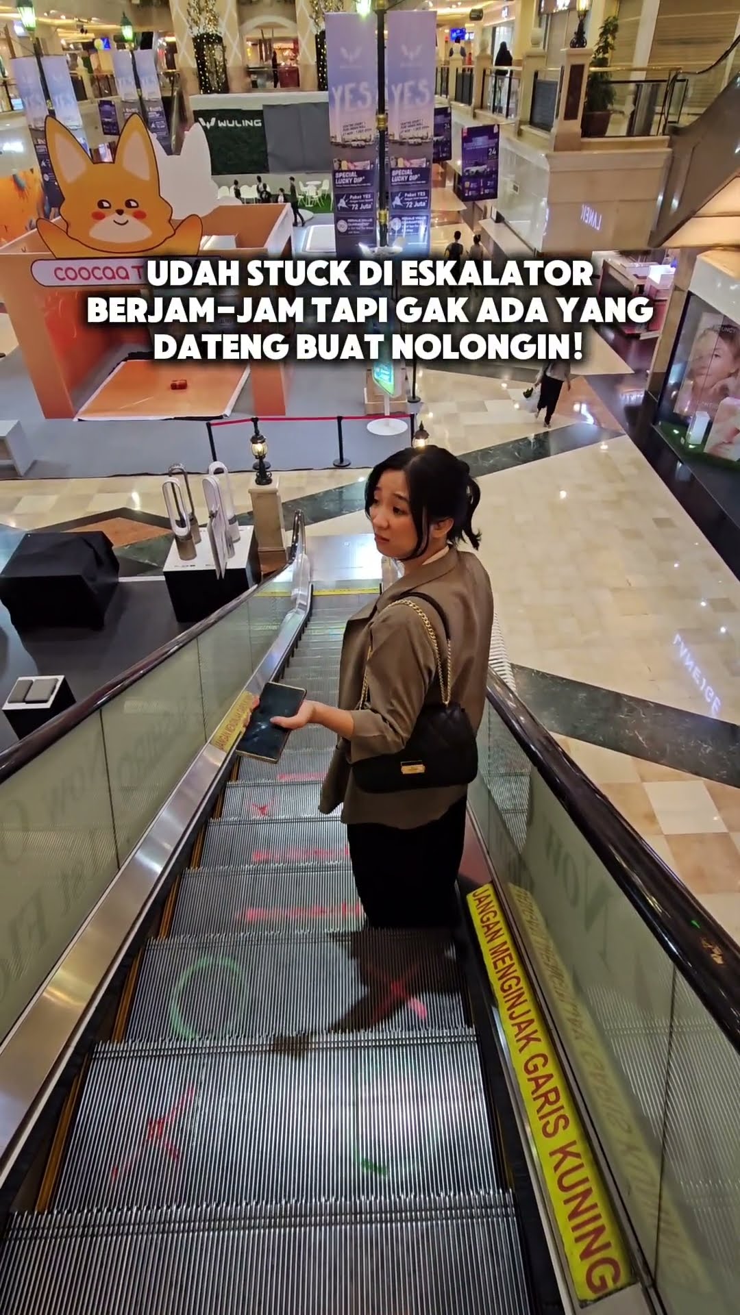 STUCK DI ESKALATOR KARENA MATI LAMPU!