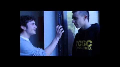 "Prima pensa poi... Clicca" / "Think before you click!"