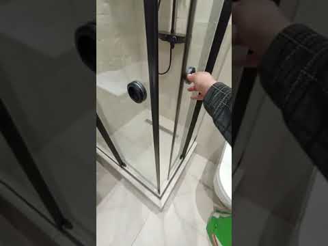 Угловая душевая кабина