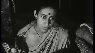 Sarbajaya  (Karuna Banerji) in a scene from Pather Panchali (1955)