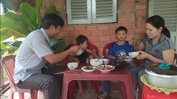 Vlog Ẩm Thực #11, Tát Mương Bắt Cá Làm Mâm Cơm Gia Đình Đạm Bạc Và Tiết kiệm | Vlog Gia Đình