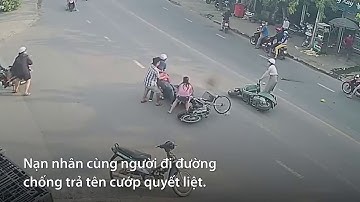 Người dân vây bắt tên cướp giật dây chuyền tại Bình Dương