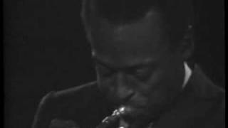 Video voorbeeld van "Miles Davis - Herbie Hancock - Wayne Shorter - Ron Carter - Tony Williams"