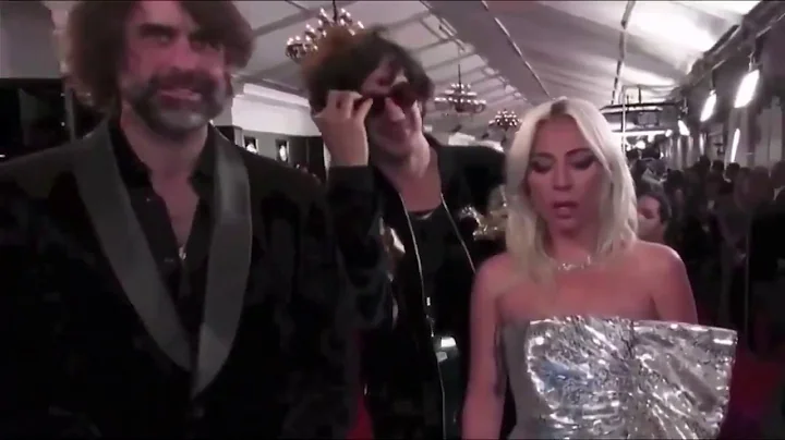 lady gaga looking around confused // stan twitter