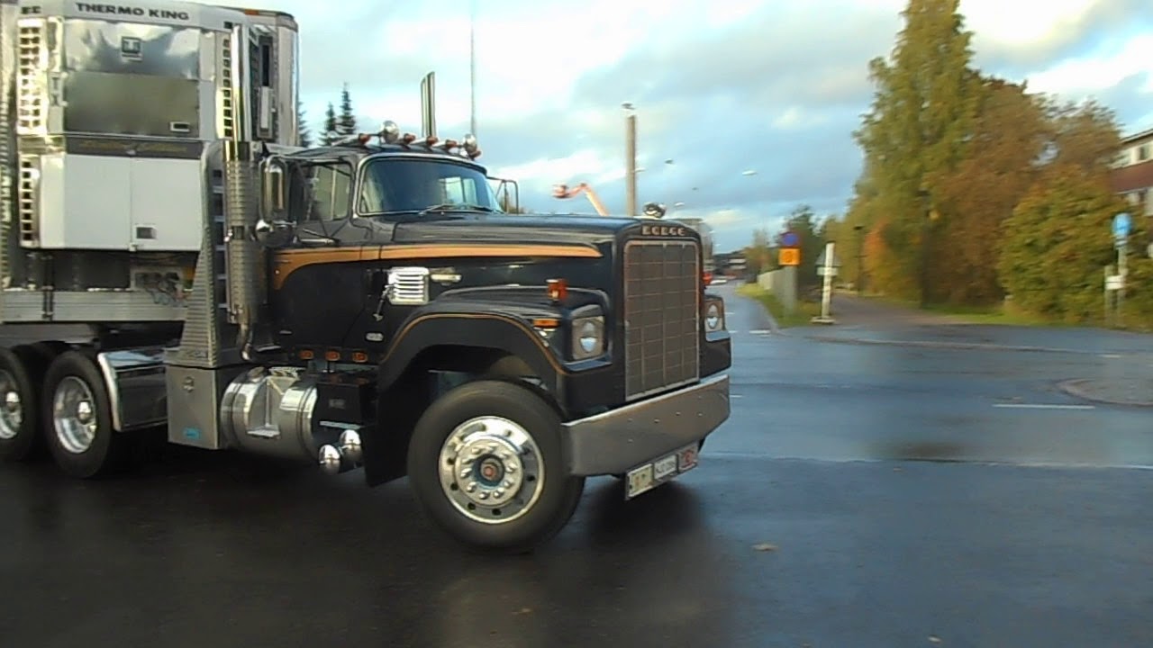 1975 Dodge Bighorn semi. - YouTube