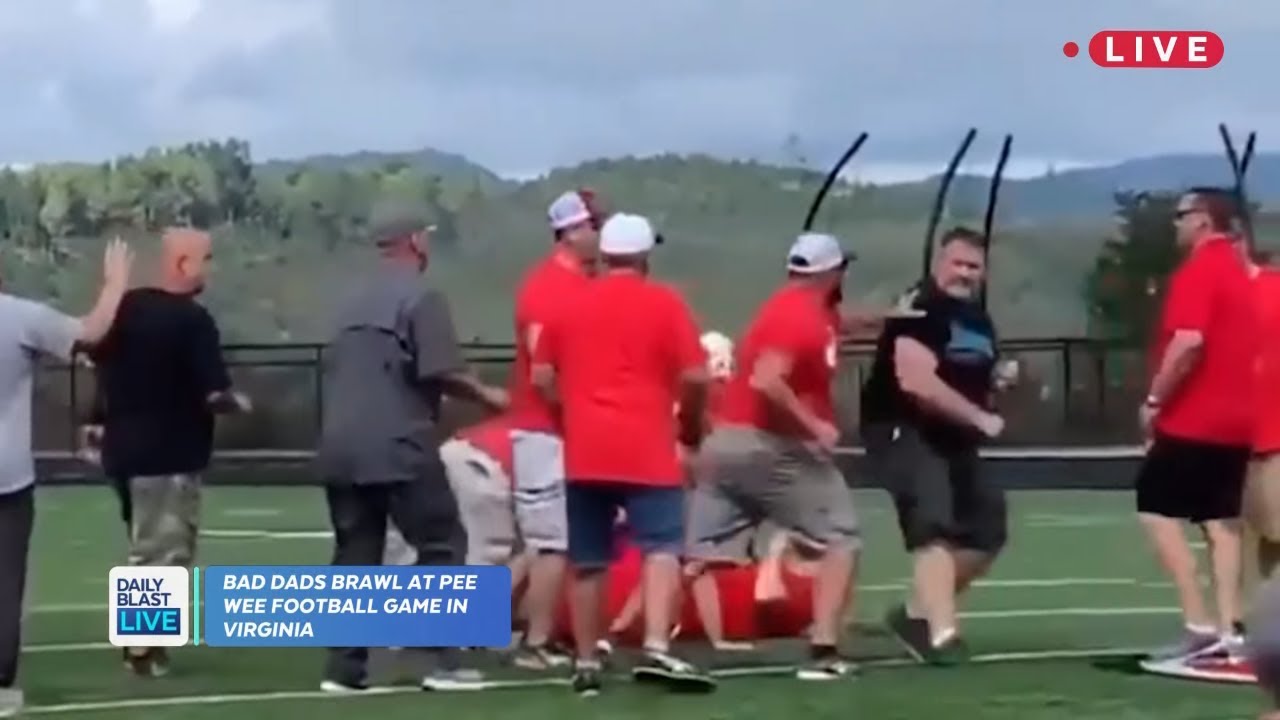 Dads Brawl at Pee Wee Football Game - YouTube