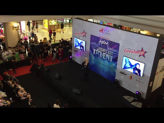 Shila Amzah Live Performance class=