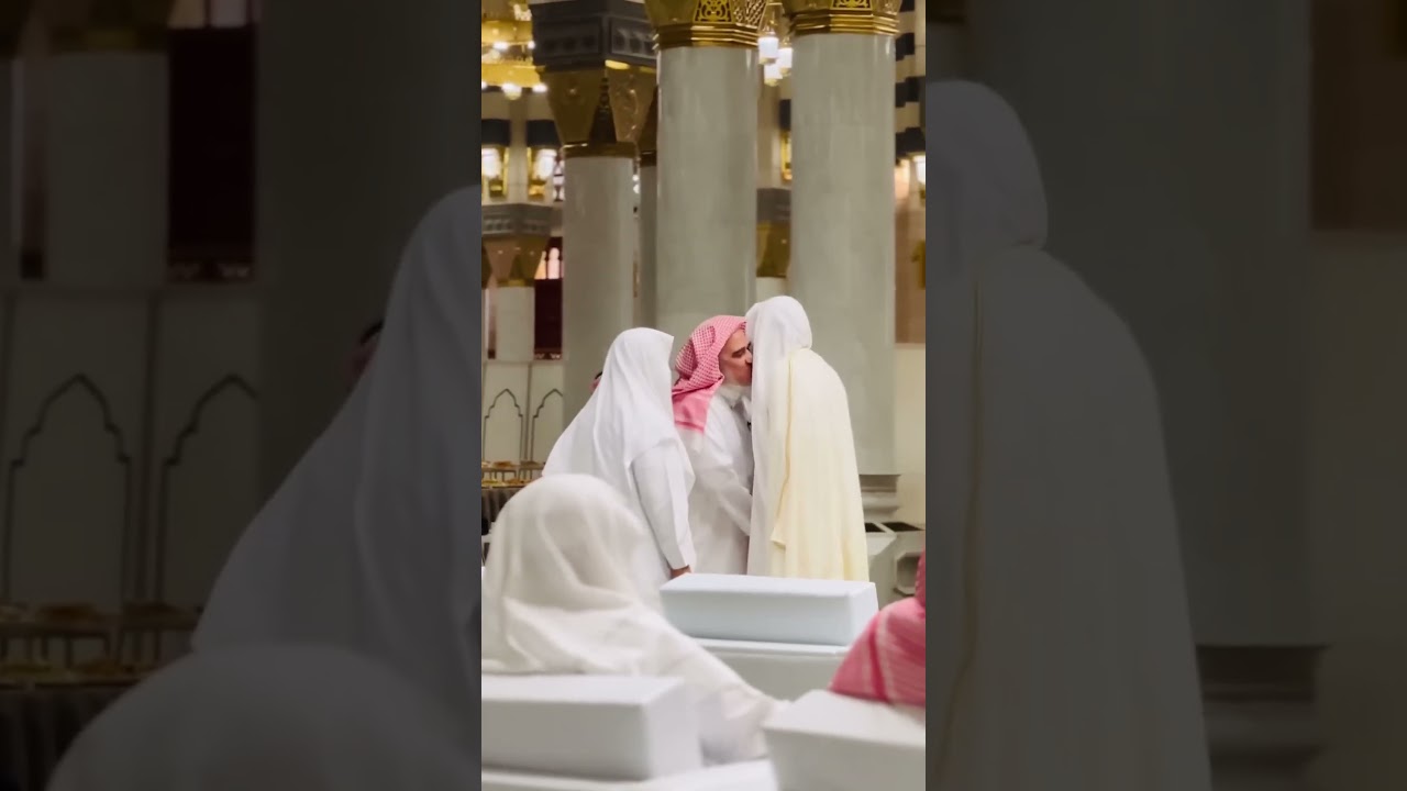 شاهد ماذا فعل الشيخ عبد الرزاق البدر اثناء حضوره ندوة الفتوى في المسجد النبوي الشريف   #Shorts
