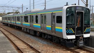 JR内房線千倉駅を入線.発車するE131系。