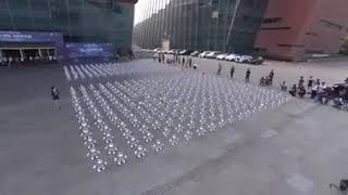 1069 Robots dancing simultaneously