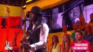 Video voorbeeld van "Faada Freddy - We Sing In Time (Live @ Le Grand 8)"