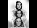 Andrews Sisters - Three Little Fishes