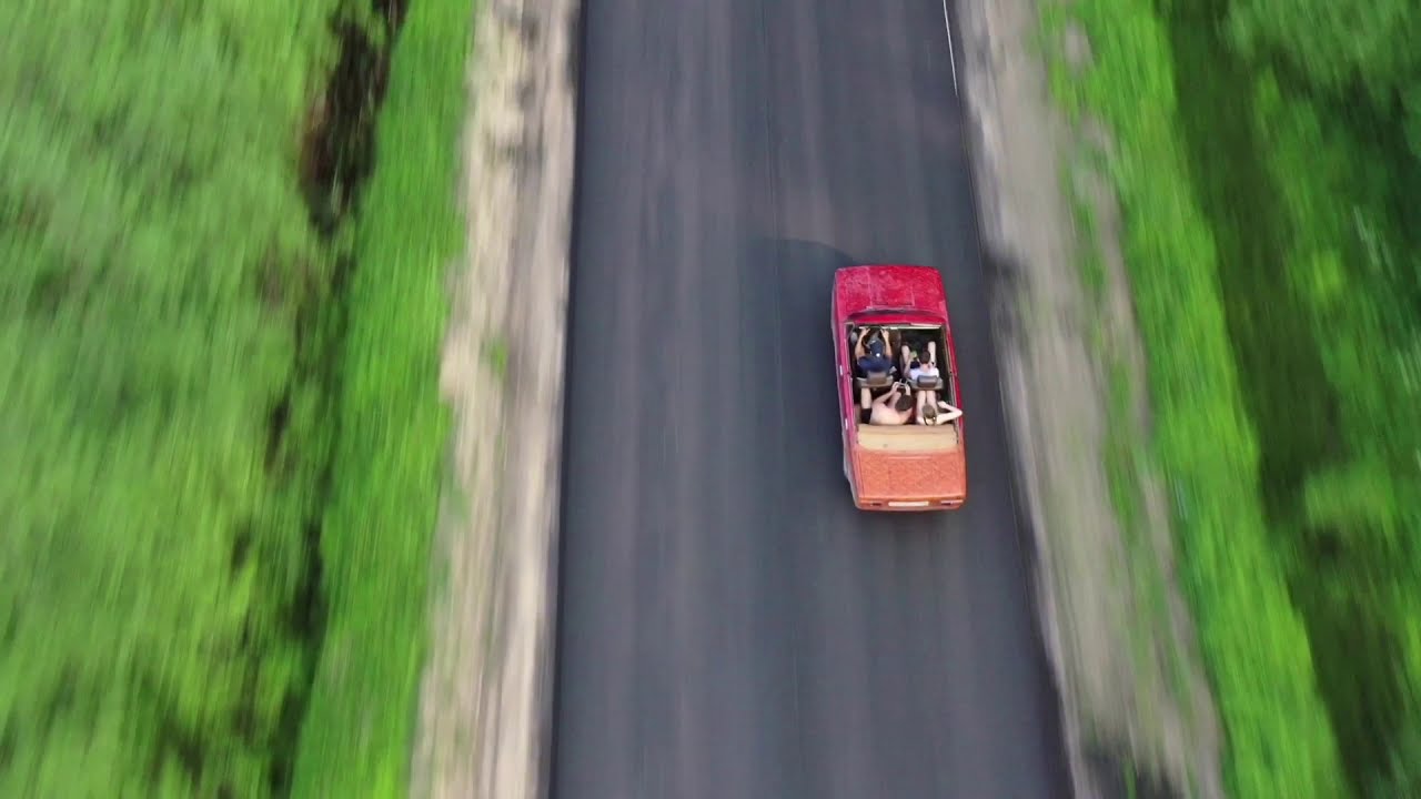 Копейка кабриолет от Louis Vuitton мчит с охраной по райончику. ВАЗ ...