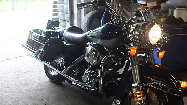 HARLEY DAVIDSON ROAD KING 88 CUBIC INCHES  LOUD PIPES