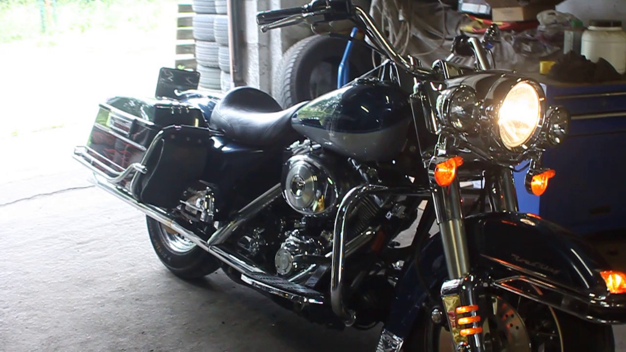 HARLEY DAVIDSON ROAD KING 88 CUBIC INCHES  LOUD PIPES