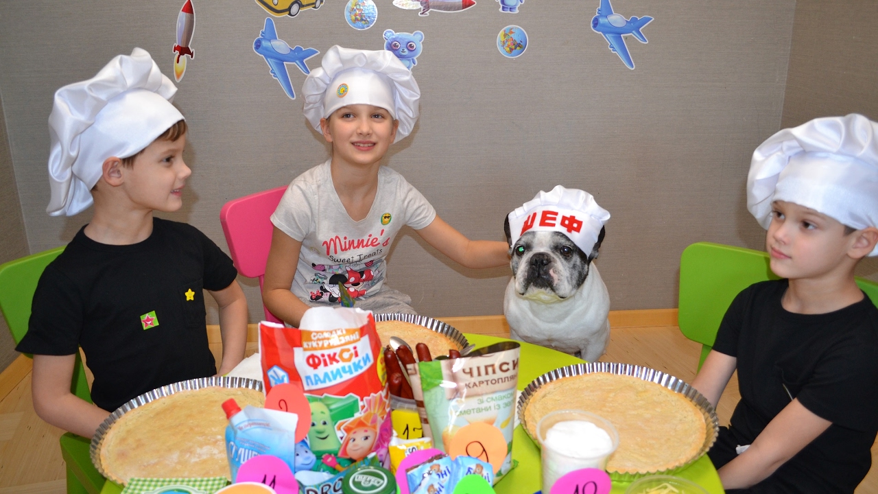 Пицца челлендж pizza challenge  с червяками и креветками и селедкой вонючая и сладкая