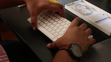 ¿Cómo conecto mi Magic Keyboard a mi Macbook Pro?
