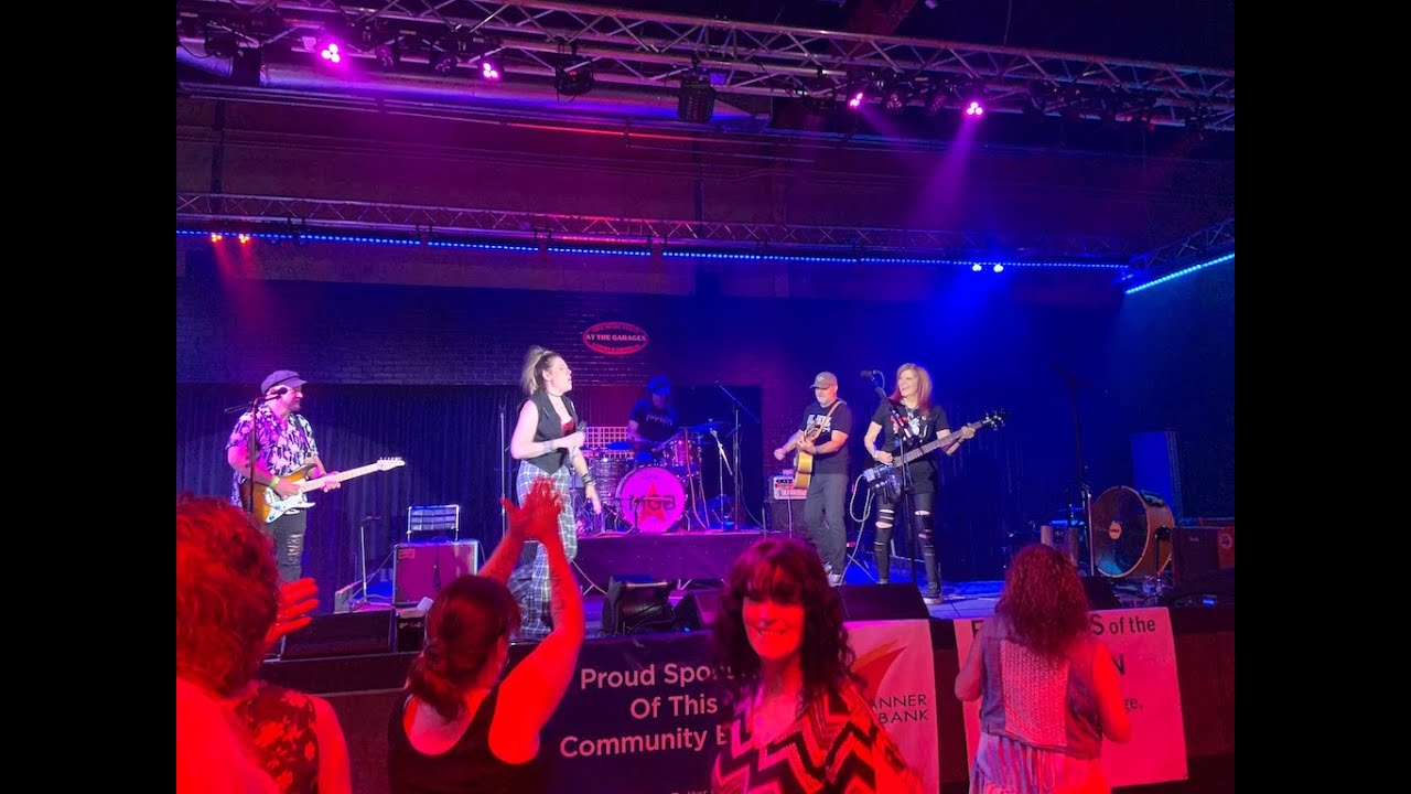 Macey Gard Band At the Garages Live Music Venue, Pub & Eatery YouTube