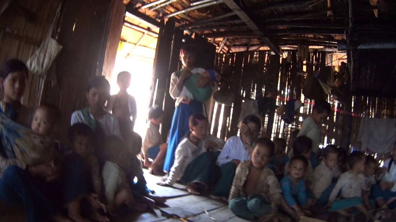 Remote hill tribe in Myanmar / Minorité ethnique reculée en Birmanie