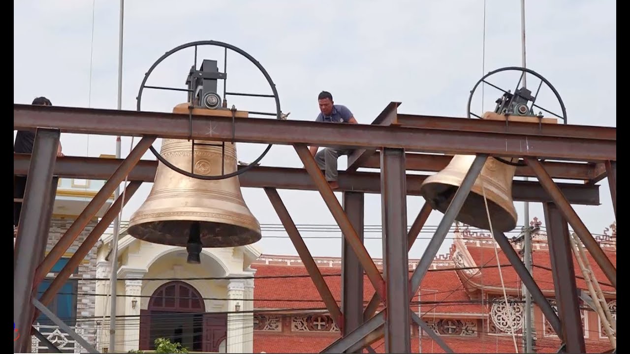 Treo & Giật tiếng Chuông đầu tiên, 2 Quả chuông mới - Giáo xứ Tân An - G.P.Bùi Chu