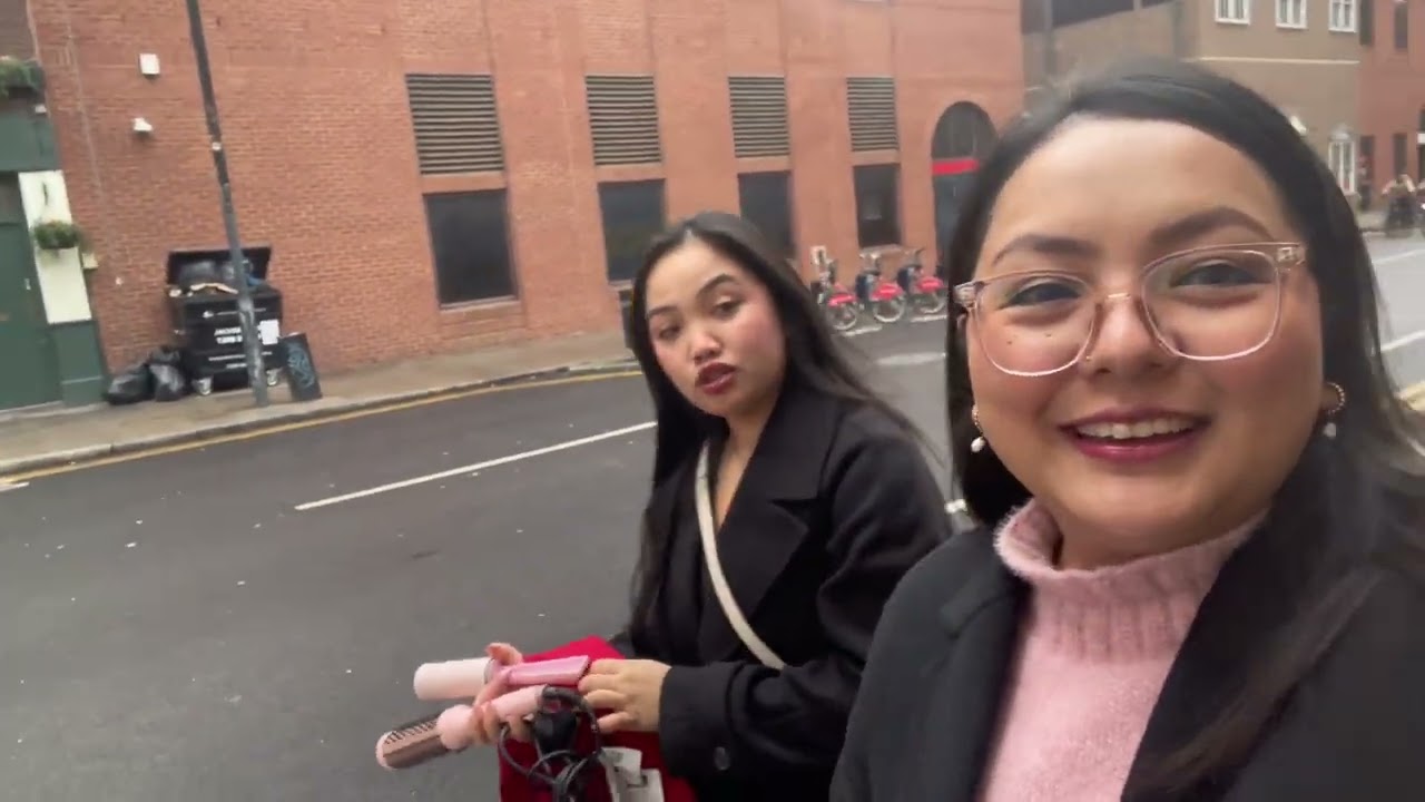 A visit to London 🇬🇧 #siblings#christmas #lights #nepali 🙏