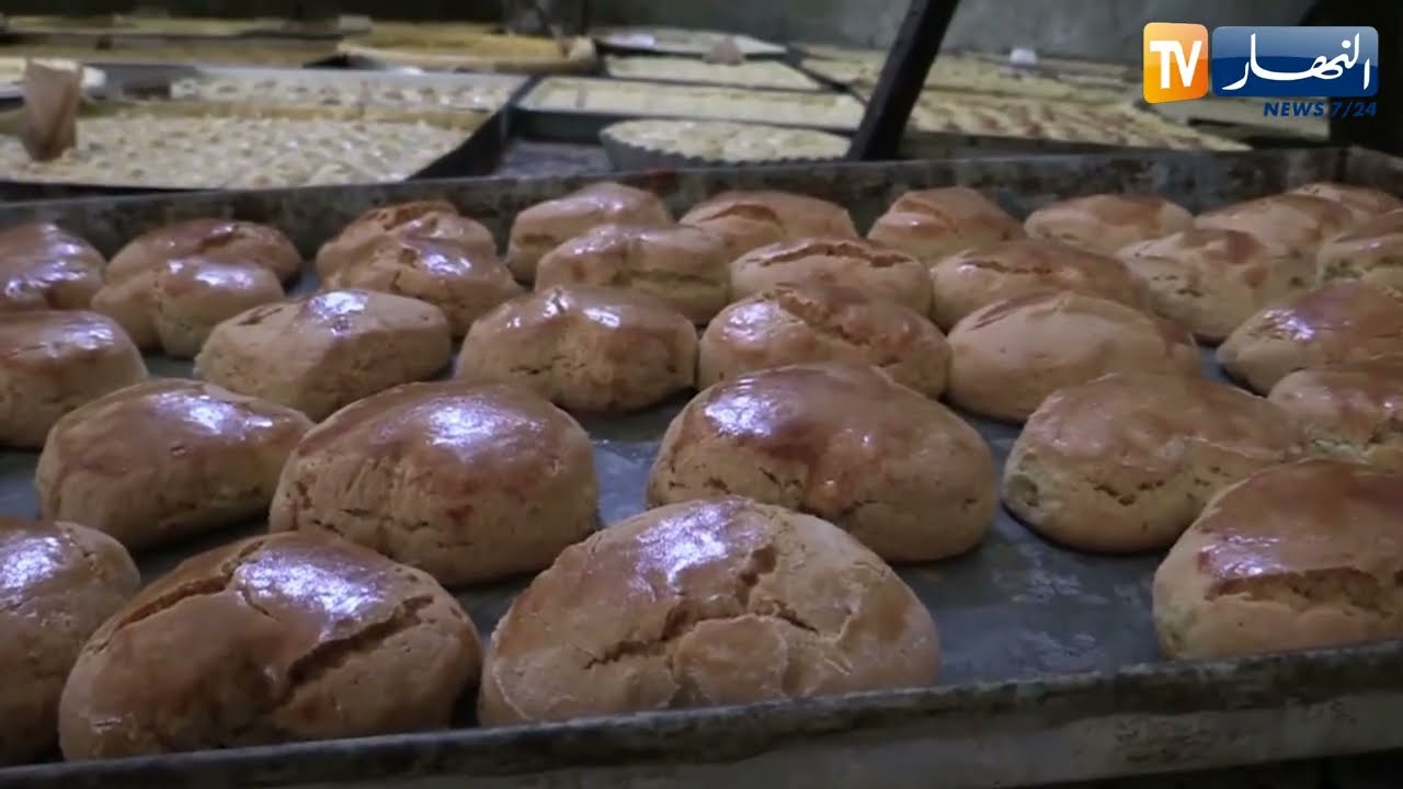 غليزان: طهي حلويات العيد في الفرن التقليدي.. عادة تحافظ عليها العائلات الغليزانية